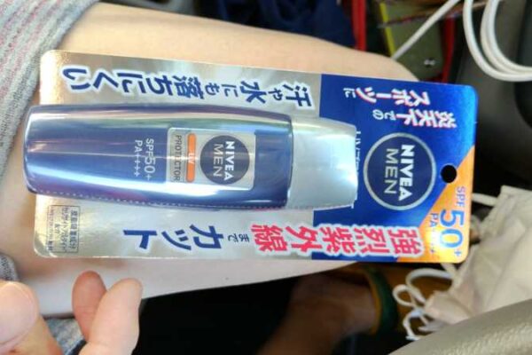 外付けキーボードが打ちやすくなる！たった数百円のゴムスタンドが意外と使える話【レビュー】